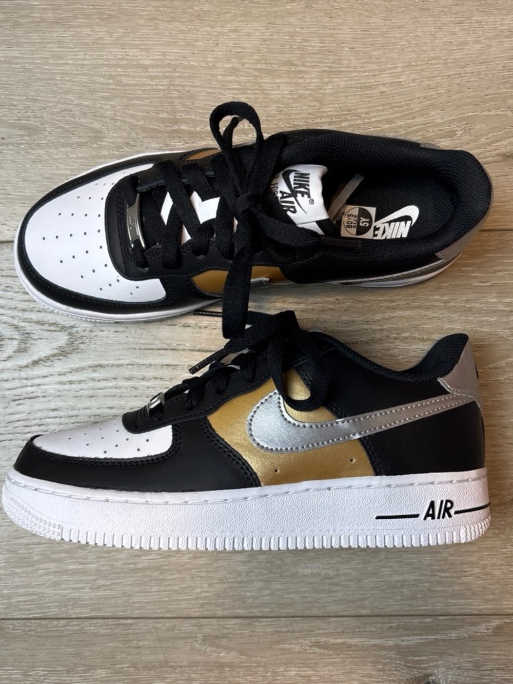 Nike Low Top Sneakers - White, Black, Gold & Silver